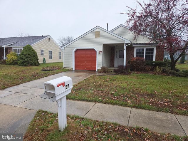 27 KELLY DR, West Deptford, NJ 08096