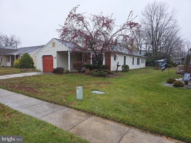 27 KELLY DR, West Deptford, NJ 08096