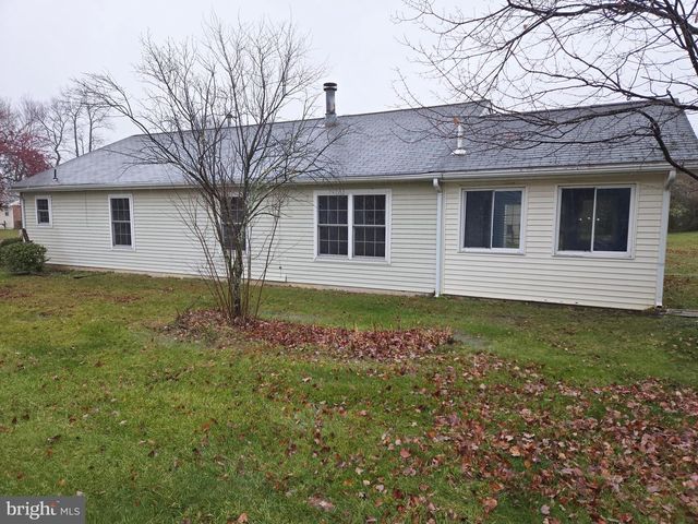 27 KELLY DR, West Deptford, NJ 08096