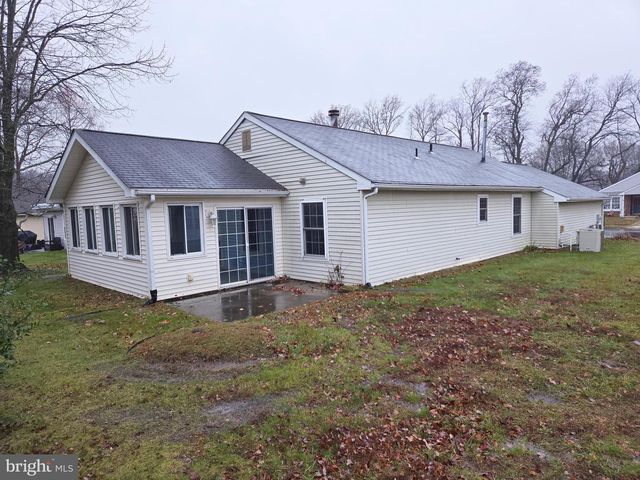 27 KELLY DR, West Deptford, NJ 08096