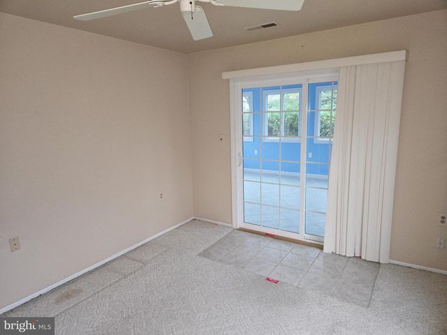 27 KELLY DR, West Deptford, NJ 08096