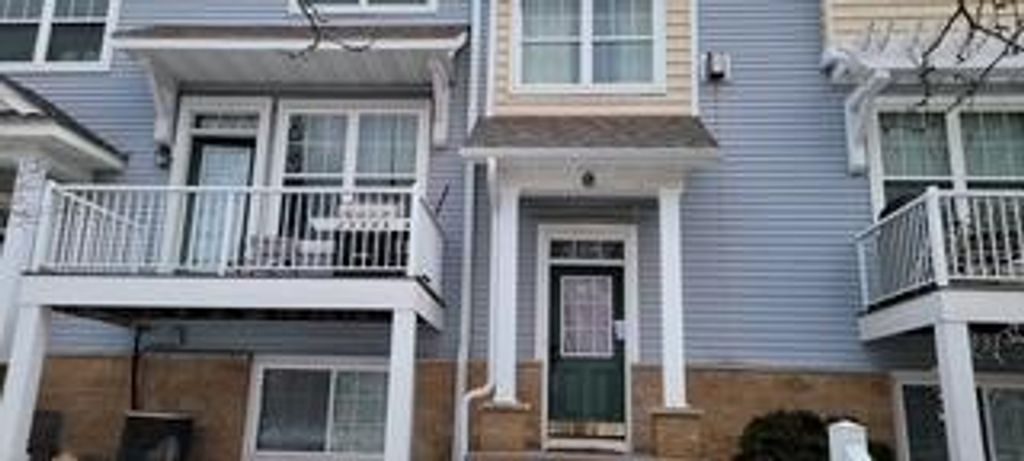 1667 Village Trail E 5, Maplewood, MN 55109