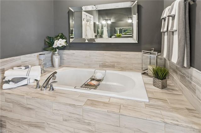 8312 Harbor View Ln, Norfolk, VA 23518