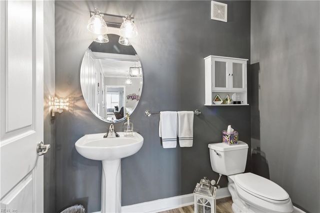 8312 Harbor View Ln, Norfolk, VA 23518