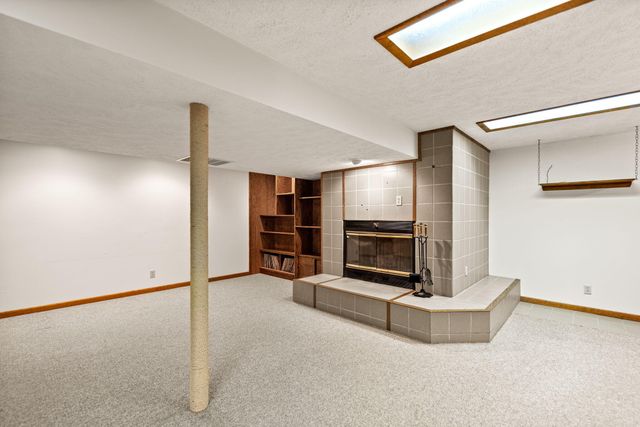 2499 Willowwood Avenue, Valparaiso, IN 46383