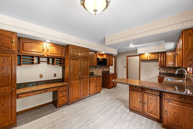 2499 Willowwood Avenue, Valparaiso, IN 46383