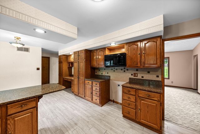 2499 Willowwood Avenue, Valparaiso, IN 46383