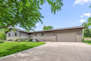 2499 Willowwood Avenue, Valparaiso, IN 46383