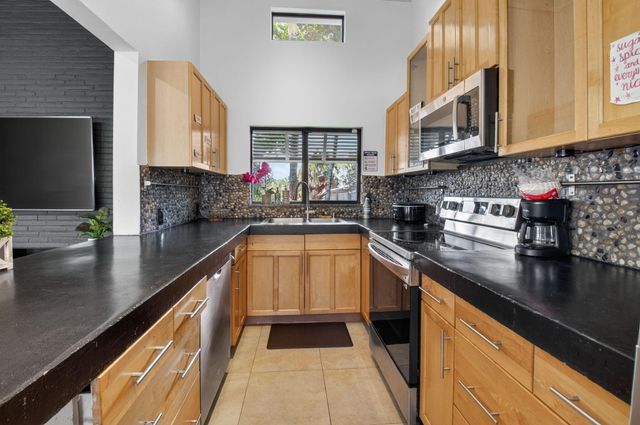 245 Seacrest Lane, Delray Beach, FL 33444