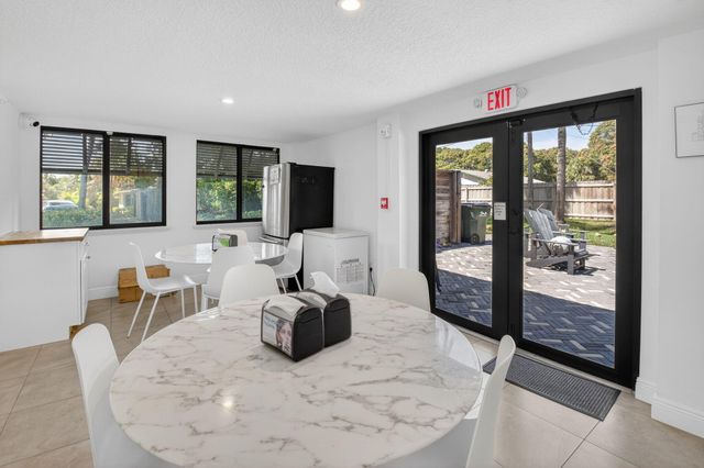 245 Seacrest Lane, Delray Beach, FL 33444