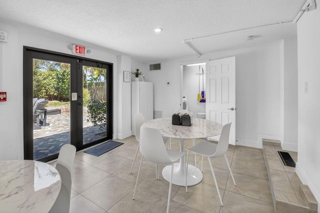 245 Seacrest Lane, Delray Beach, FL 33444