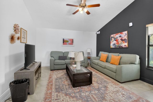 245 Seacrest Lane, Delray Beach, FL 33444