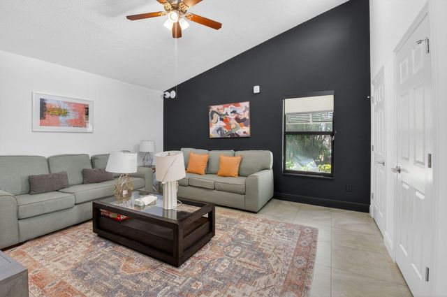 245 Seacrest Lane, Delray Beach, FL 33444