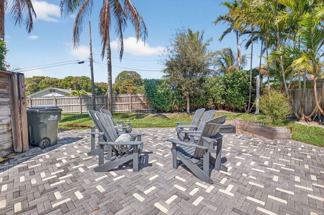 245 Seacrest Lane, Delray Beach, FL 33444