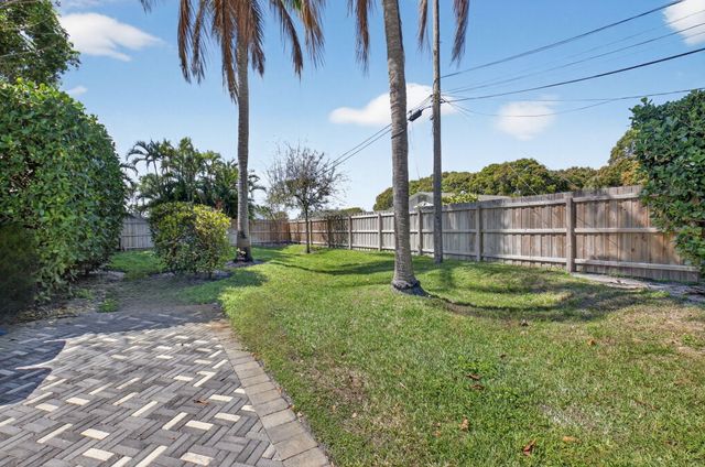 245 Seacrest Lane, Delray Beach, FL 33444