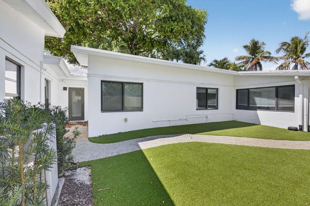 245 Seacrest Lane, Delray Beach, FL 33444