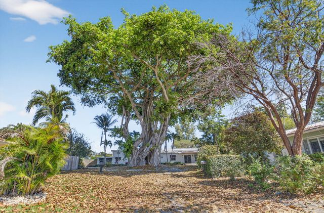 245 Seacrest Lane, Delray Beach, FL 33444