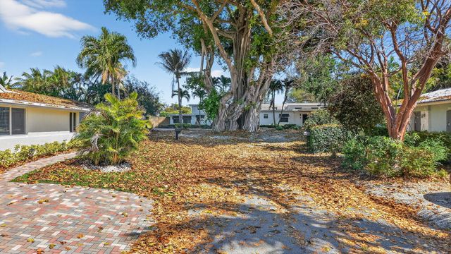 245 Seacrest Lane, Delray Beach, FL 33444