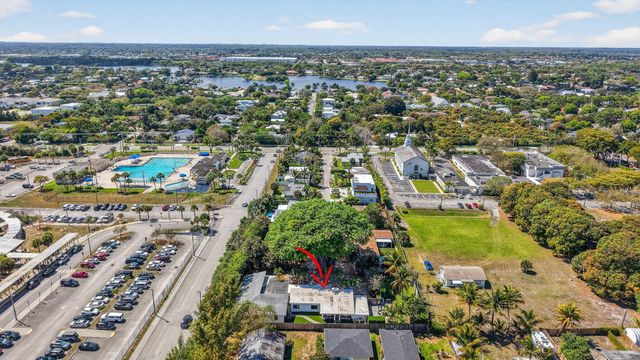 245 Seacrest Lane, Delray Beach, FL 33444