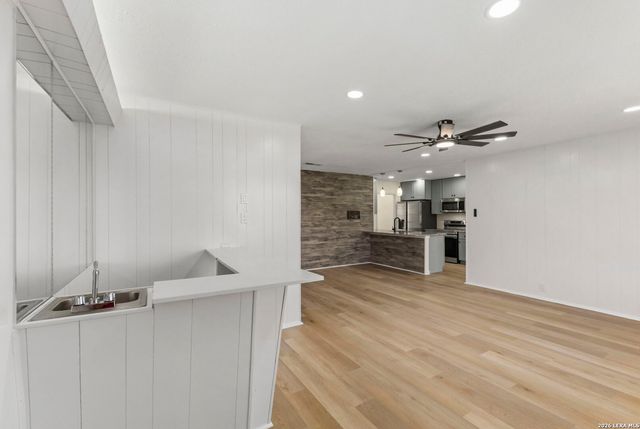 722 Knotty Oak Trail, San Antonio, TX 78220