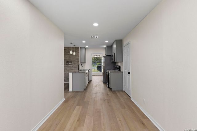 722 Knotty Oak Trail, San Antonio, TX 78220