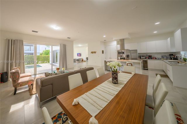 10126 NW 76th Ter, Doral, FL 33178