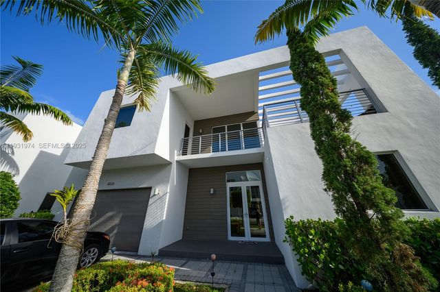 10126 NW 76th Ter, Doral, FL 33178