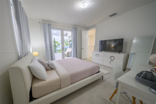 10126 NW 76th Ter, Doral, FL 33178