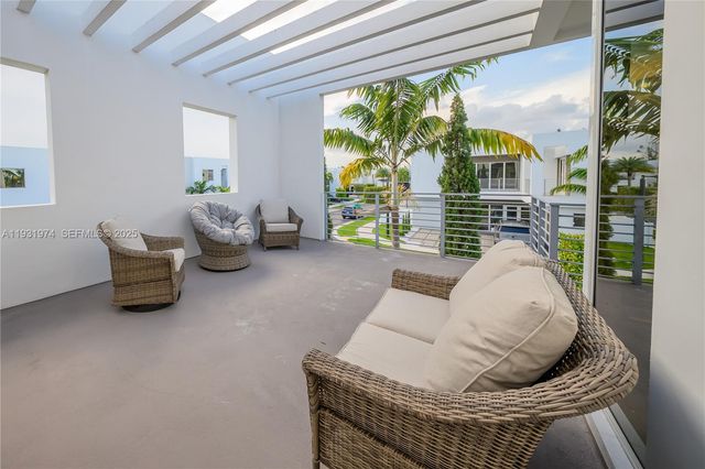 10126 NW 76th Ter, Doral, FL 33178