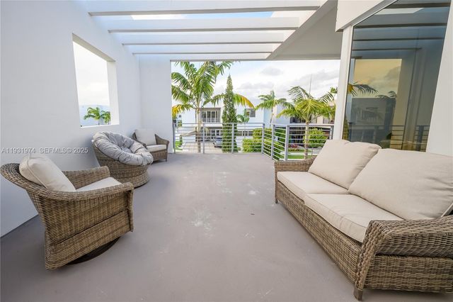 10126 NW 76th Ter, Doral, FL 33178