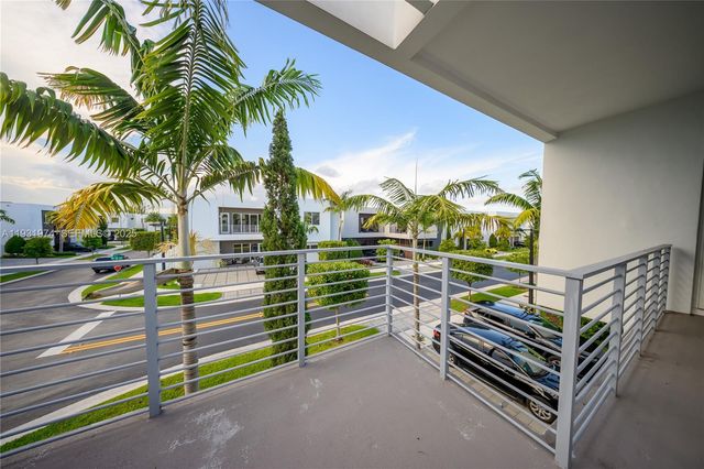 10126 NW 76th Ter, Doral, FL 33178