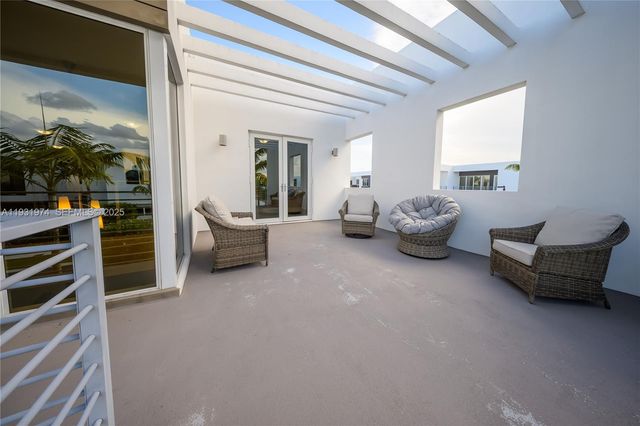 10126 NW 76th Ter, Doral, FL 33178