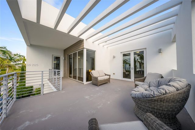 10126 NW 76th Ter, Doral, FL 33178