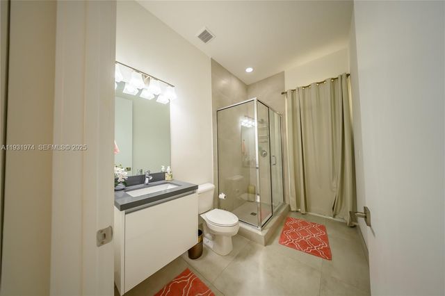 10126 NW 76th Ter, Doral, FL 33178