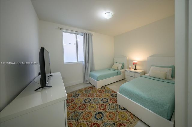 10126 NW 76th Ter, Doral, FL 33178