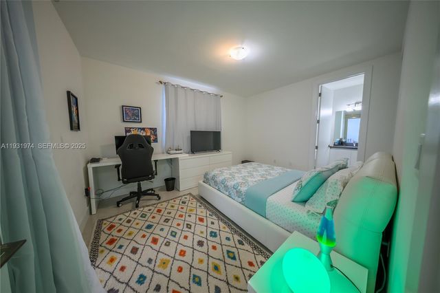 10126 NW 76th Ter, Doral, FL 33178