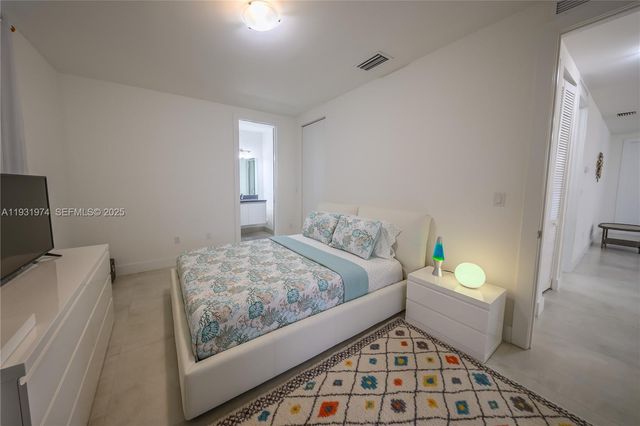 10126 NW 76th Ter, Doral, FL 33178