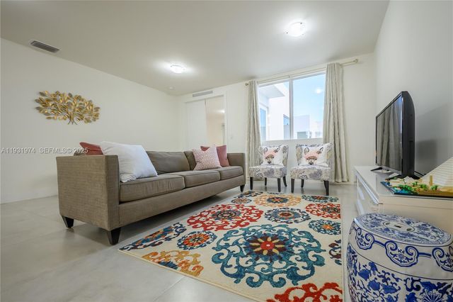 10126 NW 76th Ter, Doral, FL 33178