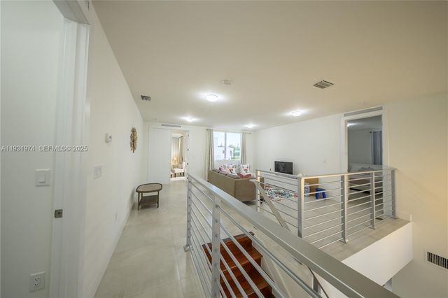 10126 NW 76th Ter, Doral, FL 33178