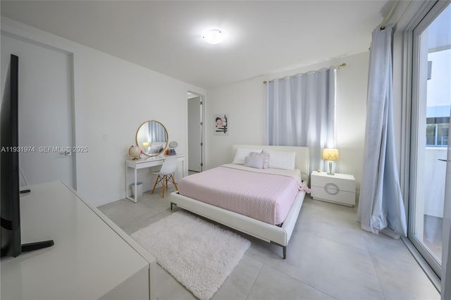 10126 NW 76th Ter, Doral, FL 33178