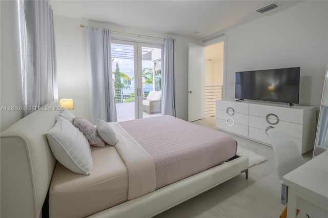 10126 NW 76th Ter, Doral, FL 33178