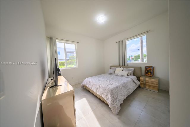 10126 NW 76th Ter, Doral, FL 33178