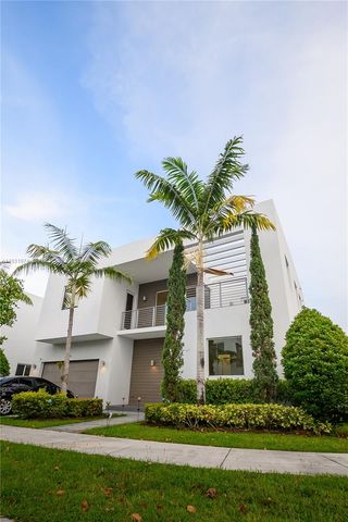 10126 NW 76th Ter, Doral, FL 33178