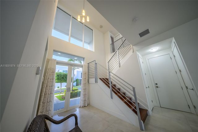 10126 NW 76th Ter, Doral, FL 33178