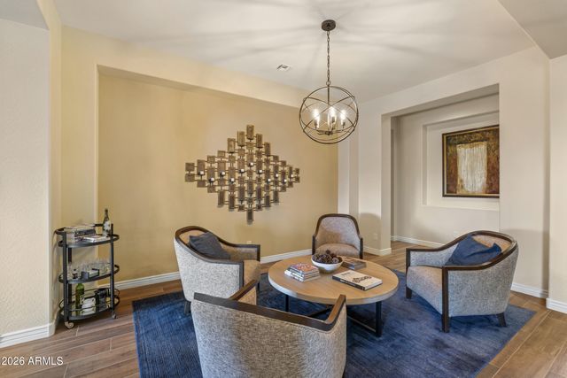 909 W SPUR Drive, Phoenix, AZ 85085