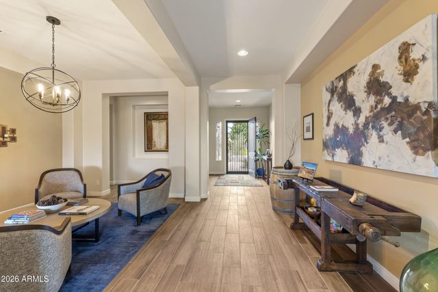 909 W SPUR Drive, Phoenix, AZ 85085