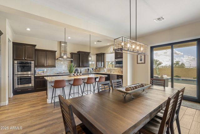 909 W SPUR Drive, Phoenix, AZ 85085