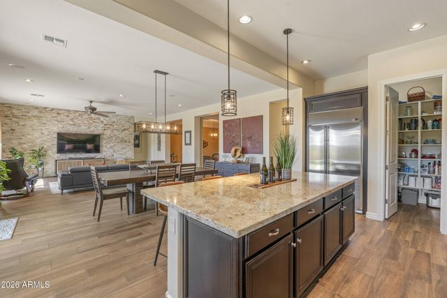 909 W SPUR Drive, Phoenix, AZ 85085