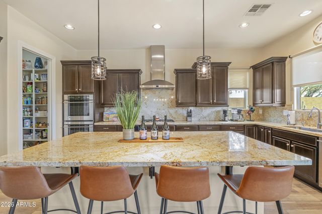 909 W SPUR Drive, Phoenix, AZ 85085