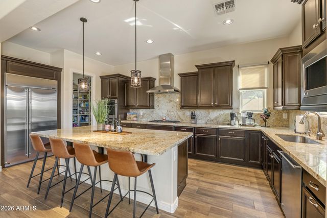 909 W SPUR Drive, Phoenix, AZ 85085